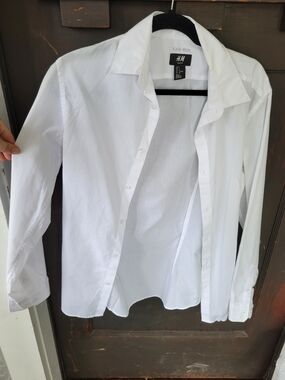 H&M White Long-Sleeve Dress Shirt Size Small